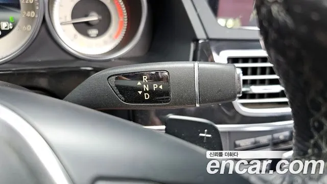 Mercedes-Benz E-Class 2013 thumb 9