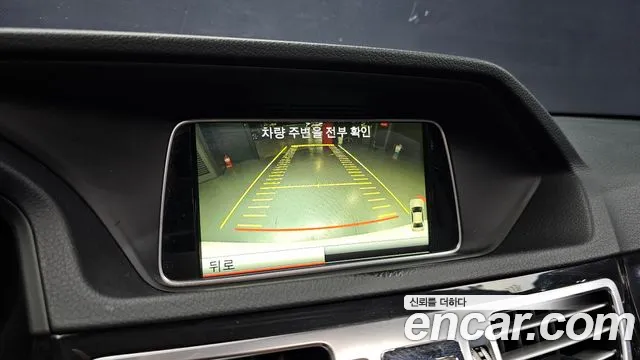 Mercedes-Benz E-Class 2013 thumb 11