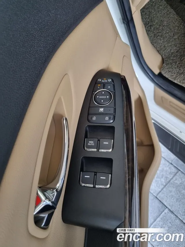 Kia Carnival 2018 thumb 8