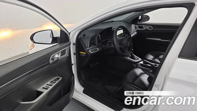 Hyundai Avante 2017 thumb 5