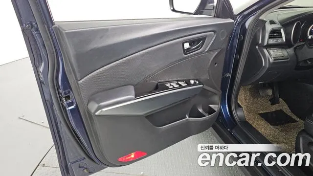 KGM TIBOLI 2018 thumb 9