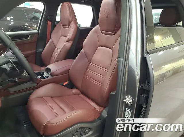 Porsche Cayenne 2025 thumb 10