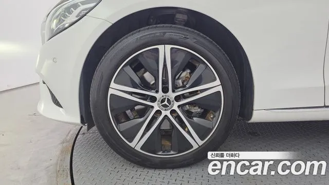 Mercedes-Benz C-Class 2020 thumb 6