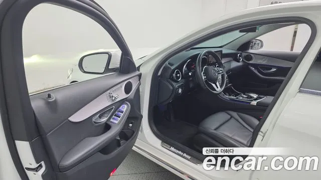 Mercedes-Benz C-Class 2020 thumb 2