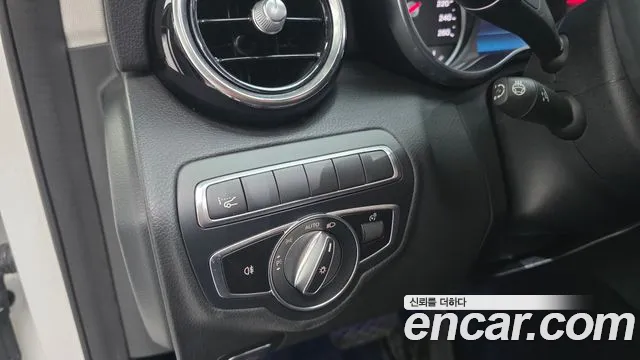 Mercedes-Benz C-Class 2020 thumb 9