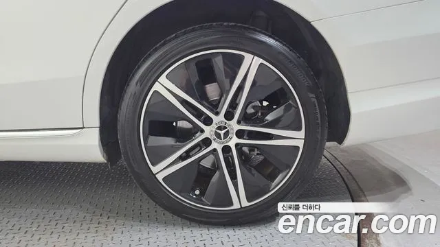 Mercedes-Benz C-Class 2020 thumb 10