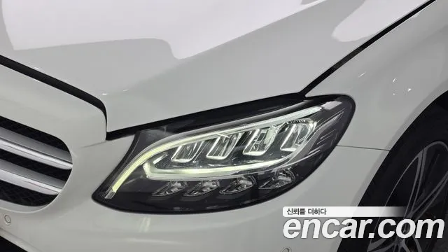 Mercedes-Benz C-Class 2020 thumb 12