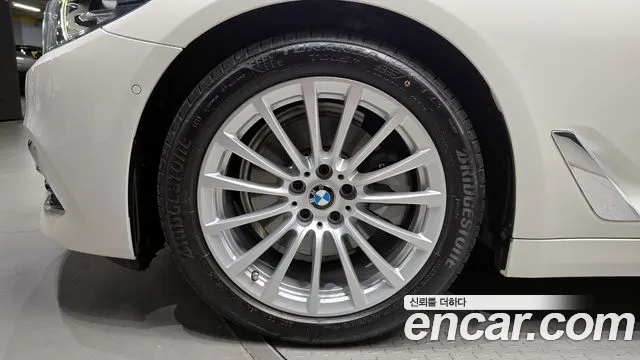 BMW 5 серии 2019 thumb 8