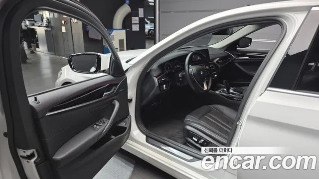 BMW 5 серии 2019 thumb 2