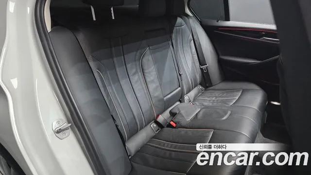 BMW 5 серии 2019 thumb 10