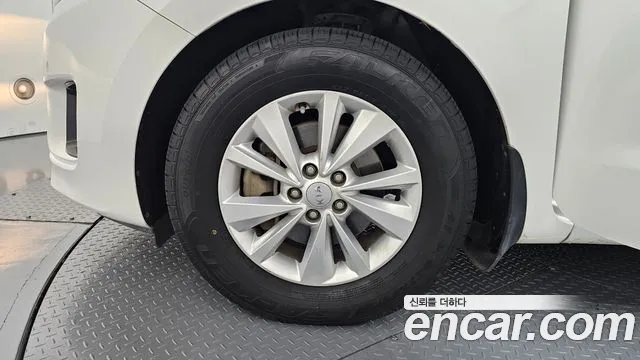 Kia Carnival 2017 thumb 11