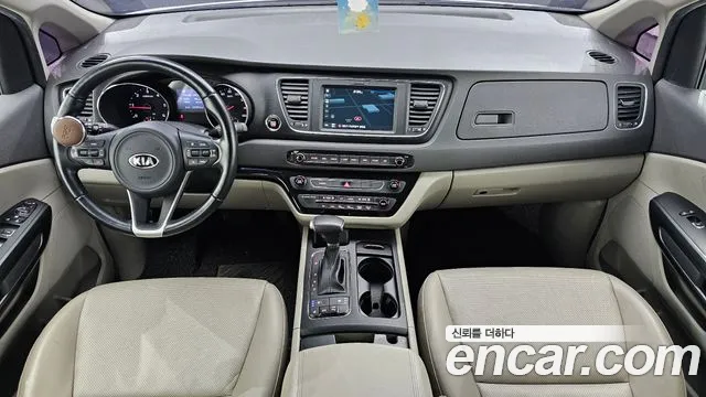 Kia Carnival 2017 thumb 7