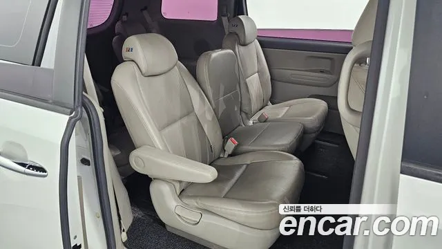 Kia Carnival 2017 thumb 9