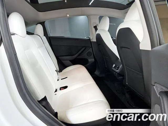 Tesla Model Y 2023 thumb 3