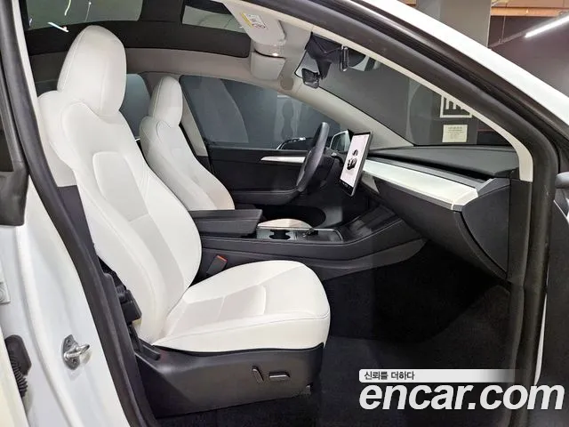 Tesla Model Y 2023 thumb 2