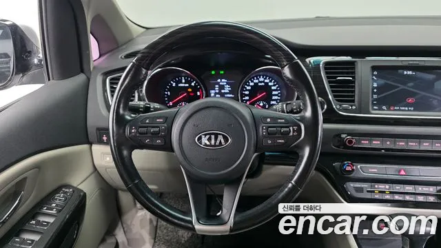 Kia Carnival 2019 thumb 3