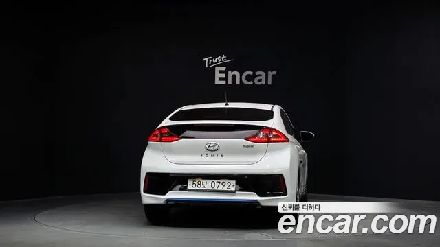 Hyundai Ioniq Hybrid 2016 thumb 3