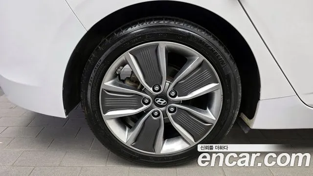 Hyundai Ioniq Hybrid 2016 thumb 10