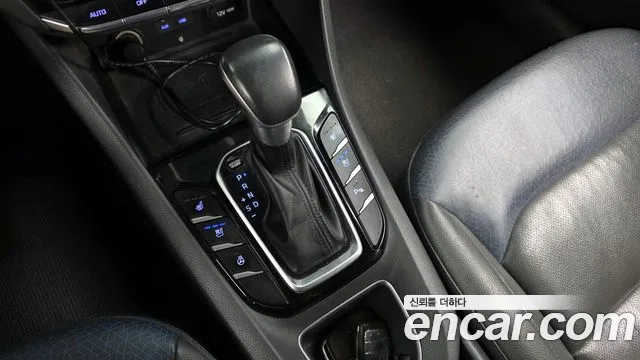 Hyundai Ioniq Hybrid 2016 thumb 12