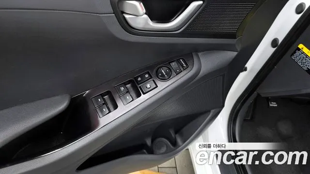 Hyundai Ioniq Hybrid 2016 thumb 2
