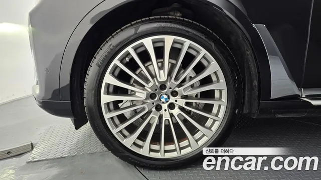 BMW X7 2021 thumb 8