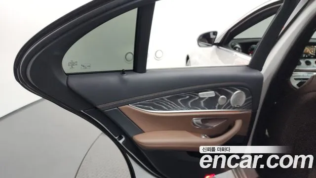 Mercedes-Benz E-Class 2022 thumb 8