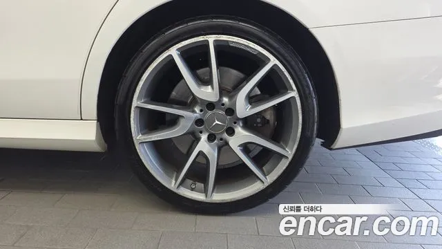 Mercedes-Benz E-Class 2017 thumb 3