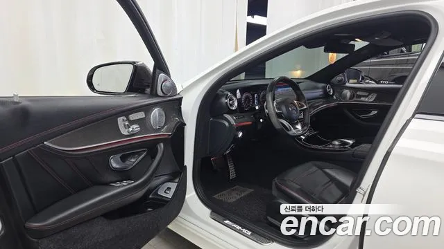 Mercedes-Benz E-Class 2017 thumb 10