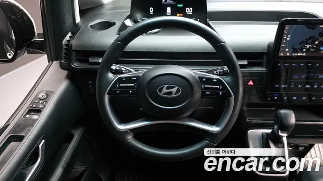 Hyundai Staria 2024 thumb 12