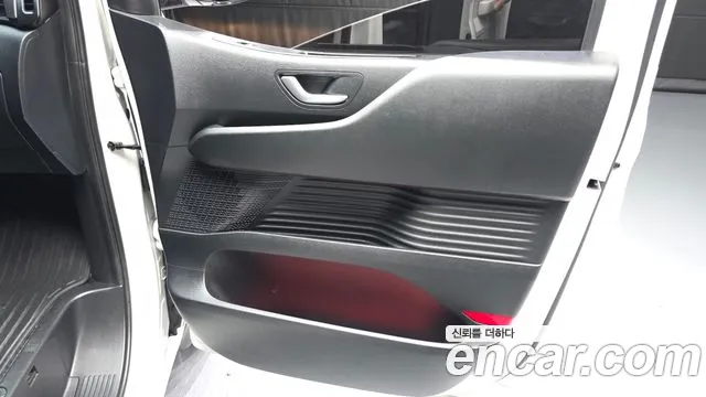 Hyundai Staria 2024 thumb 6