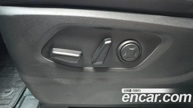 Hyundai Staria 2024 thumb 3