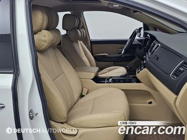 Kia Carnival 2015 thumb 4