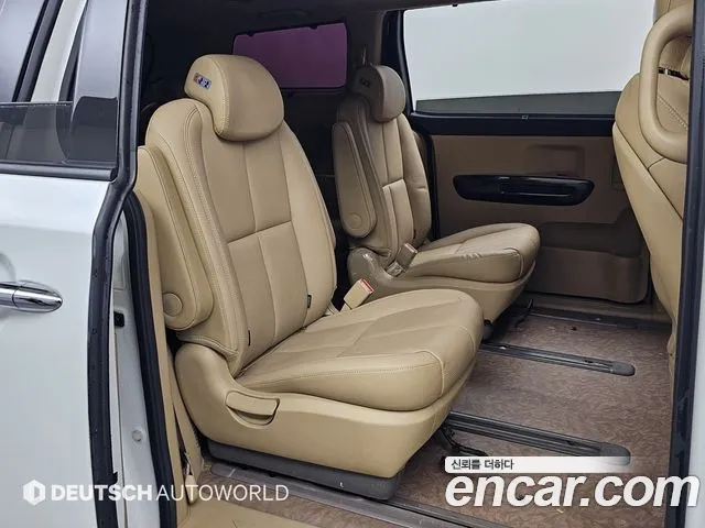 Kia Carnival 2015 thumb 12