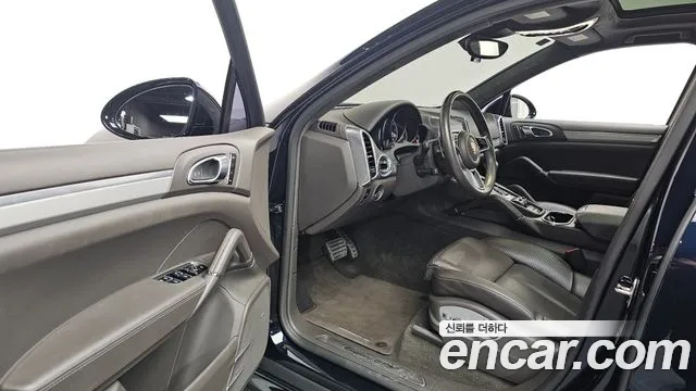 Porsche Cayenne 2017 thumb 12