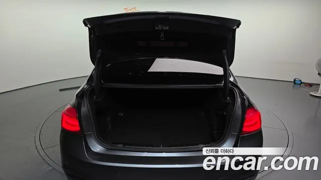 BMW 3 серии 2018 thumb 6