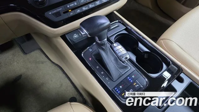 Kia Carnival 2016 thumb 5