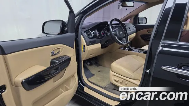 Kia Carnival 2016 thumb 2