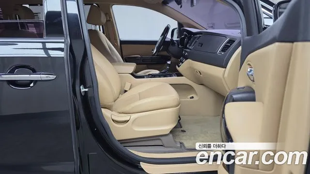 Kia Carnival 2016 thumb 7