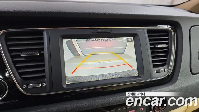 Kia Carnival 2016 thumb 9