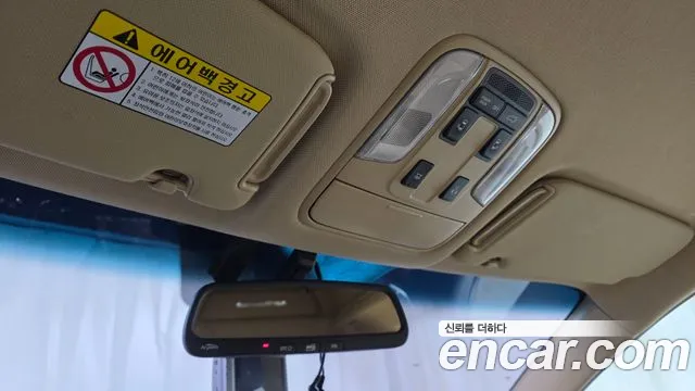 Kia Carnival 2016 thumb 10