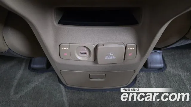 Kia Carnival 2016 thumb 11