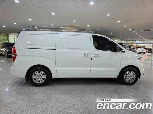 Hyundai Staria 2021 thumb 5