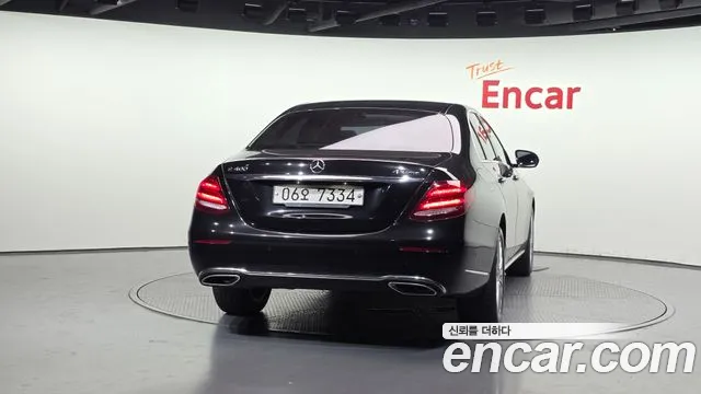 Mercedes-Benz E-Class 2017 thumb 2