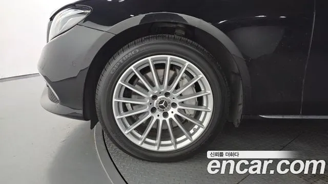 Mercedes-Benz E-Class 2017 thumb 3