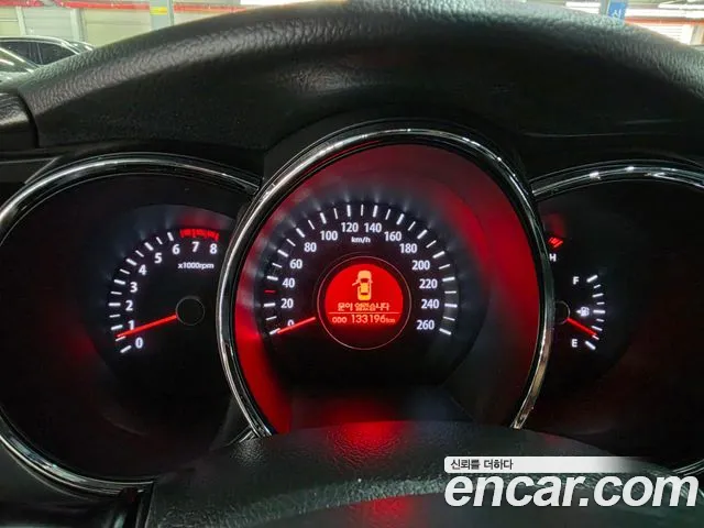 Kia K5 2010 thumb 7