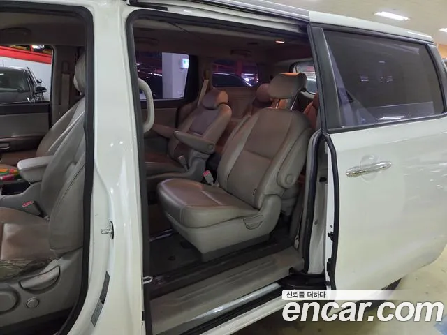 Kia Carnival 2014 thumb 12