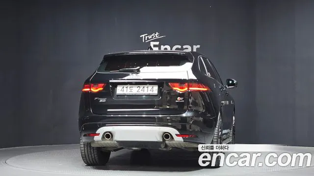 Jaguar F-Pace 2017 thumb 7