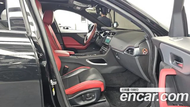 Jaguar F-Pace 2017 thumb 4