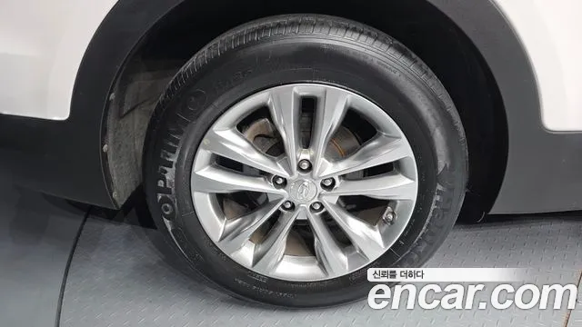 Hyundai Santafe 2017 thumb 10