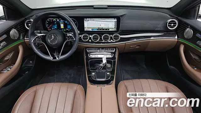 Mercedes-Benz E-Class 2022 thumb 11